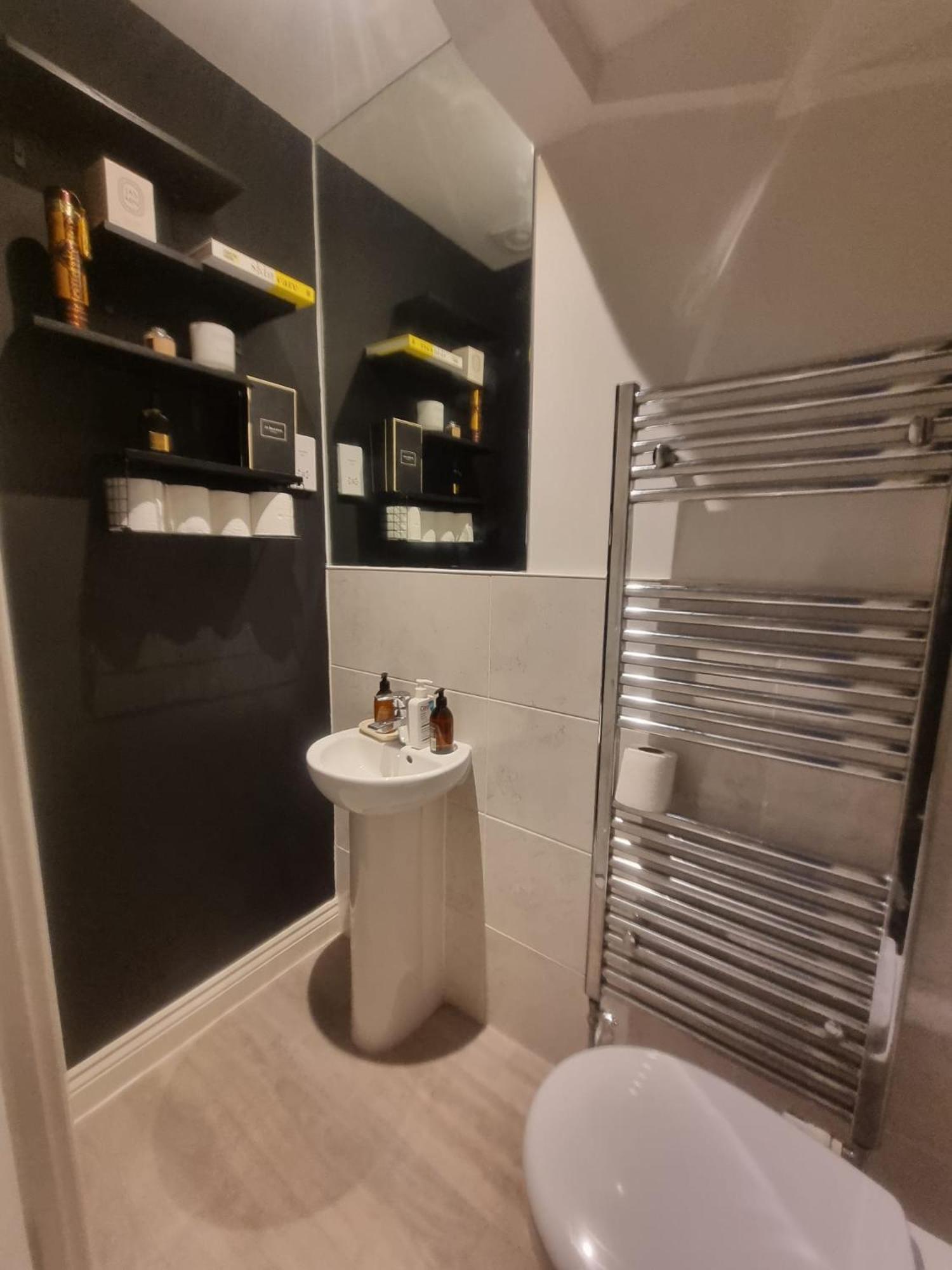 Bromley Common- Double Bedroom With En-Suite With Private Lounge In Shared Town House Luaran gambar